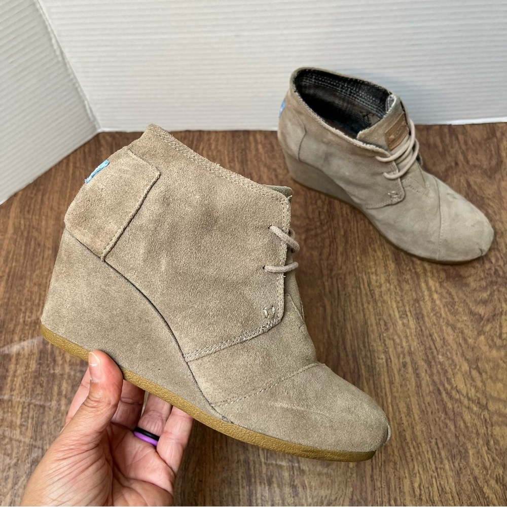 Toms Tan Desert Wedge Booties Size 6.5